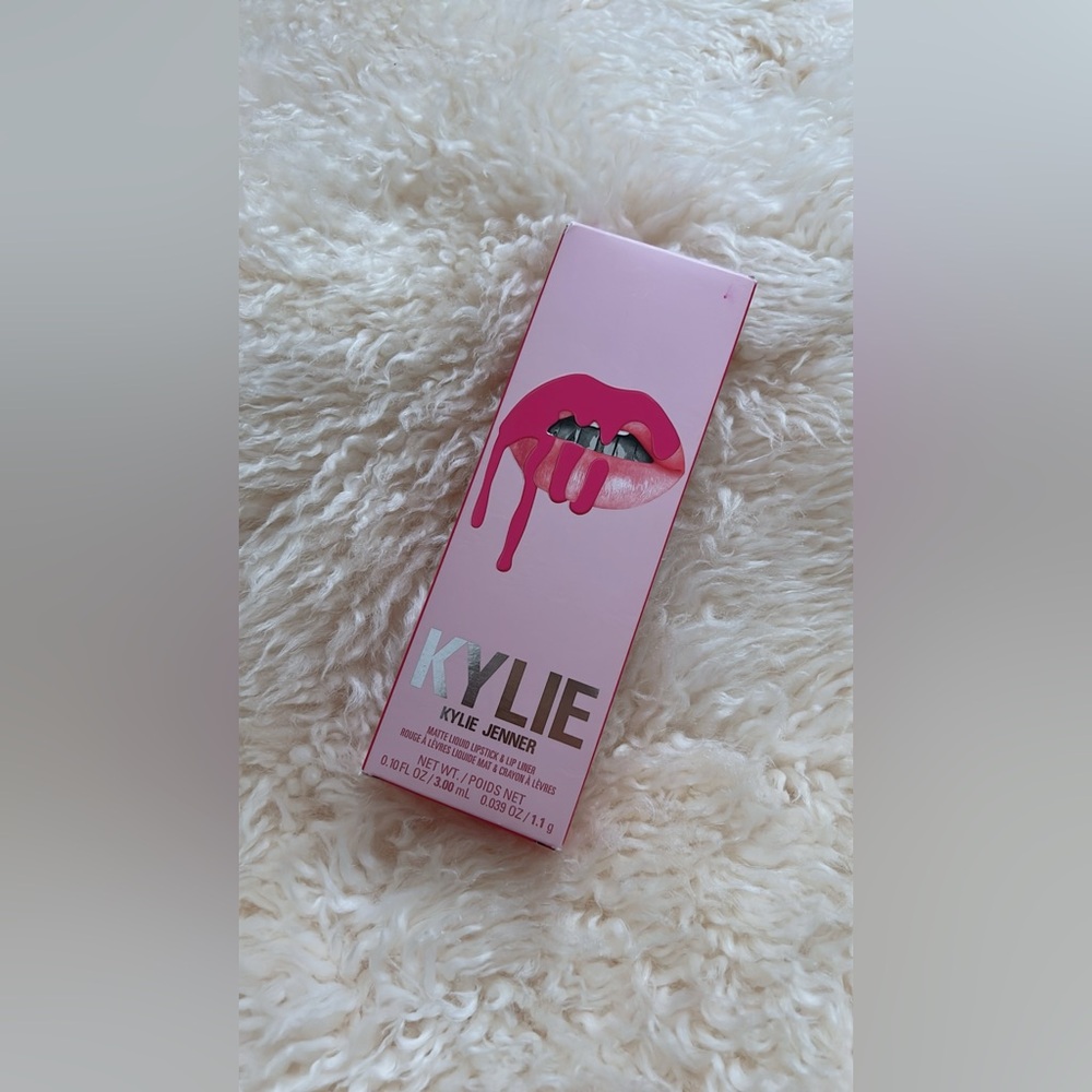 NEW Kylie Jenner Matte Liquid Lipstick & Lip Liner